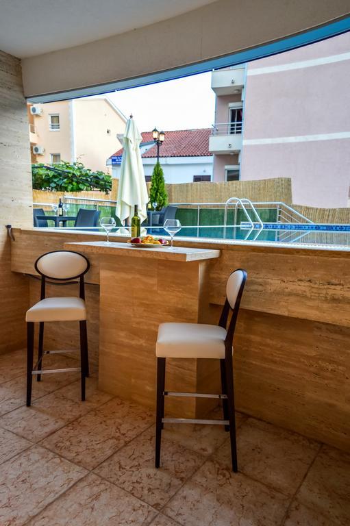 Hotel Amsterdam Budva Exterior photo