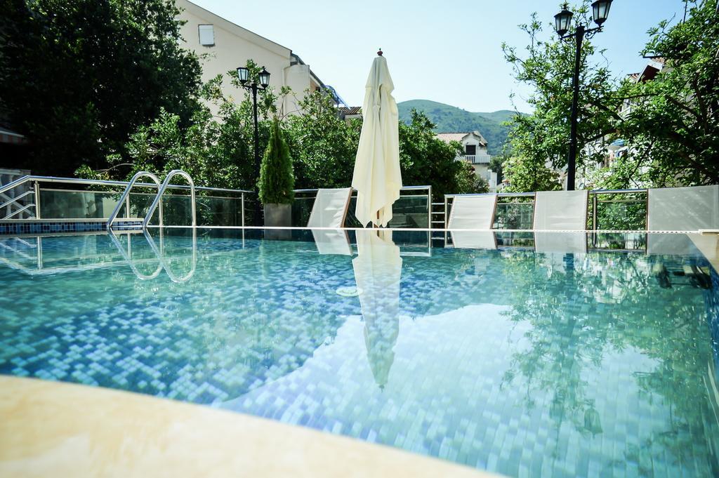 Hotel Amsterdam Budva Exterior photo