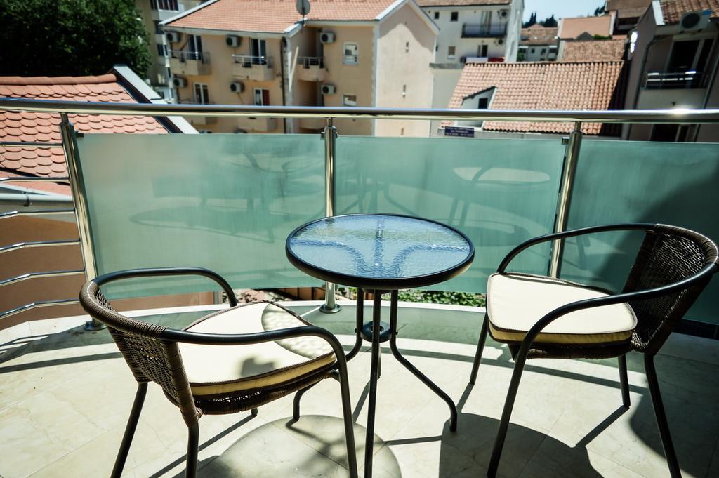 Hotel Amsterdam Budva Exterior photo