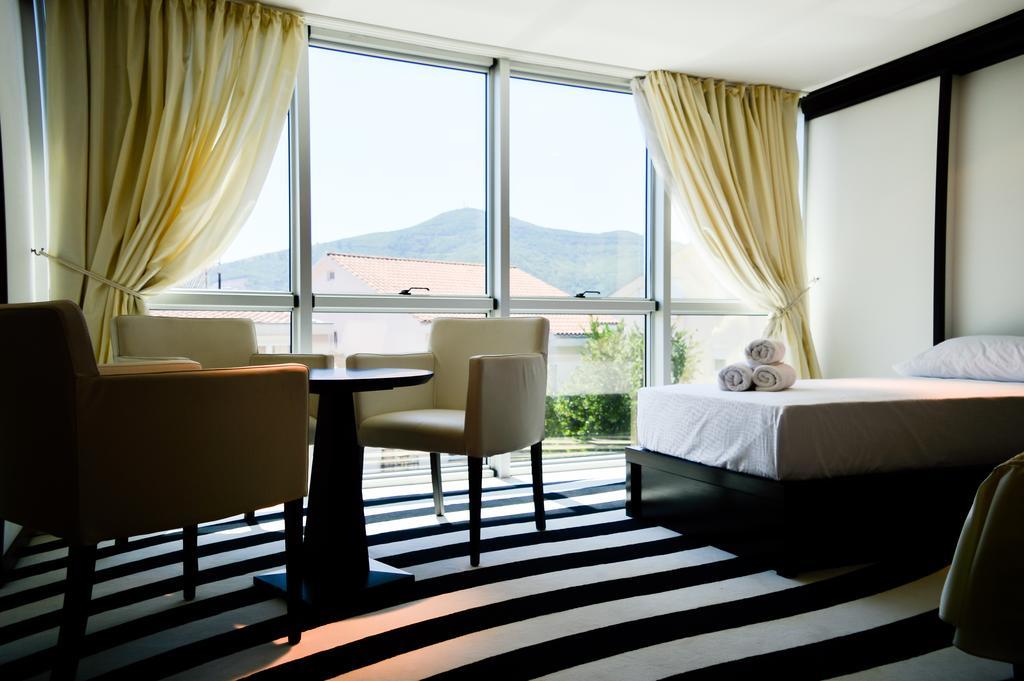 Hotel Amsterdam Budva Exterior photo