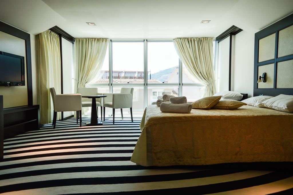 Hotel Amsterdam Budva Exterior photo